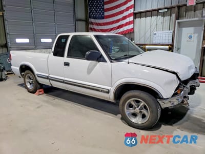 Czwarte zdjęcie samochodu z boku: 2002 CHEVROLET S TRUCK S10 VIN:1GCCS19W228119404 - miniatura