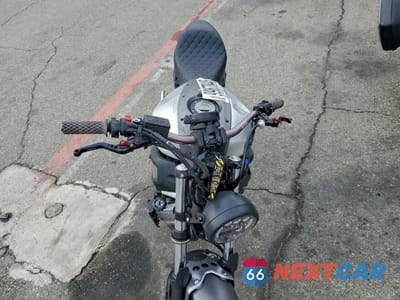 Piąte zdjęcie samochodu w środku: 2019 YAMAHA XSR700 C VIN:JYARM21Y7KA000422 - miniatura