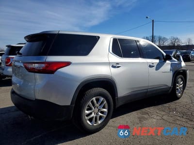 Trzecie zdjęcie samochodu z tyłu: 2020 CHEVROLET TRAVERSE LS VIN:1GNERFKW3LJ130506 - miniatura