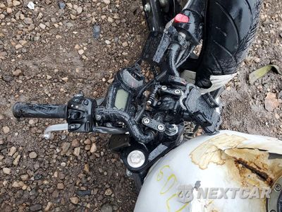 Zdjęcie 7 z 9 samochodu: 2009 YAMAHA FZ6 R VIN:JYARJ18E49A000354 - miniatura