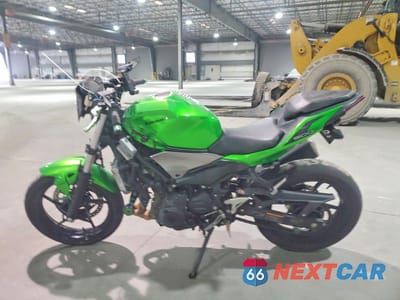 Trzecie zdjęcie samochodu z tyłu: 2024 KAWASAKI ER500 VIN:ML5ERGE14RDA24763 - miniatura