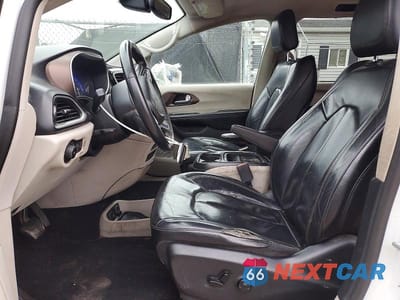 Zdjęcie 7 z 12 samochodu: 2019 CHRYSLER PACIFICA TOURING L VIN:2C4RC1BG8KR539943 - miniatura