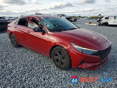 Czwarte zdjęcie samochodu z boku: 2021 HYUNDAI ELANTRA SEL VIN:KMHLM4AG7MU093209 - miniatura