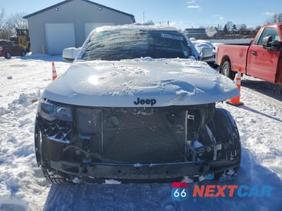 Piąte zdjęcie samochodu w środku: 2021 JEEP GRAND CHEROKEE LAREDO VIN:1C4RJFAG1MC567292 - miniatura