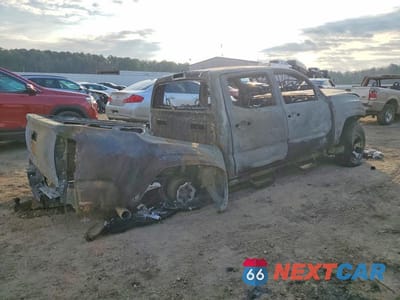 Trzecie zdjęcie samochodu z tyłu: 2019 TOYOTA TACOMA DOUBLE CAB VIN:5TFCZ5AN2KX195717 - miniatura