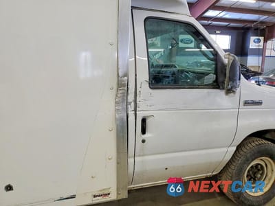 Zdjęcie 11 z 13 samochodu: 2021 FORD ECONOLINE E350 SUPER DUTY CUTAWAY VAN VIN:1FDWE3FK2MDC41834 - miniatura