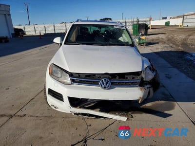 Piąte zdjęcie samochodu w środku: 2014 VOLKSWAGEN TOUAREG V6 TDI VIN:WVGEP9BP8ED011467 - miniatura