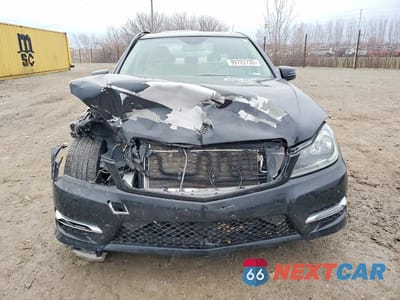 Piąte zdjęcie samochodu w środku: 2014 MERCEDES-BENZ C 300 4MATIC VIN:WDDGF8AB3EA965034 - miniatura
