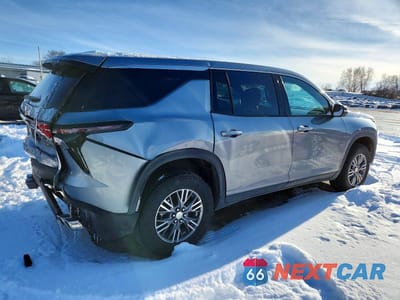 Trzecie zdjęcie samochodu z tyłu: 2024 CHEVROLET TRAVERSE LS VIN:1GNEVEKS1RJ219566 - miniatura