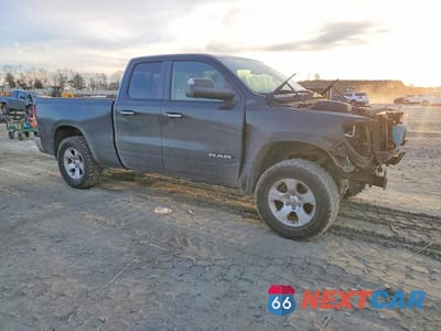 Czwarte zdjęcie samochodu z boku: 2019 RAM 1500 BIG HORN/LONE STAR VIN:1C6RREBT1KN751090 - miniatura