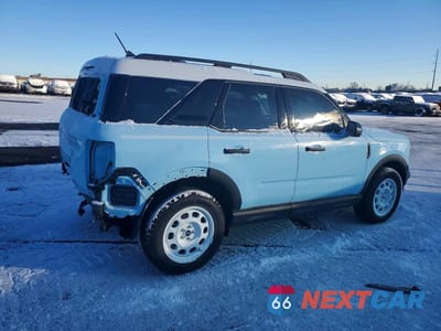 Trzecie zdjęcie samochodu z tyłu: 2023 FORD BRONCO SPORT HERITAGE VIN:3FMCR9G67PRD01520 - miniatura