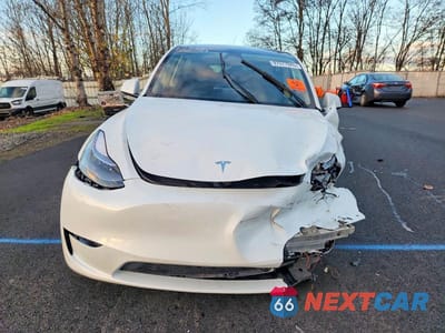 Piąte zdjęcie samochodu w środku: 2025 TESLA MODEL Y VIN:7SAYGDEE3SF243870 - miniatura