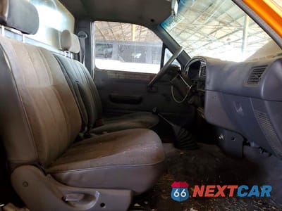 Zdjęcie 10 z 12 samochodu: 1989 TOYOTA PICKUP 1 TON LONG BED DLX VIN:JT4VN82N4K0000052 - miniatura
