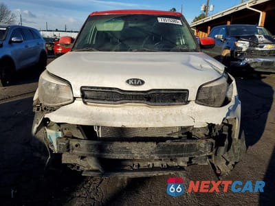 Piąte zdjęcie samochodu w środku: 2017 KIA SOUL + VIN:KNDJP3A55H7448037 - miniatura