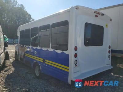 Trzecie zdjęcie samochodu z tyłu: 2019 FORD E450 - SHUTTLE BUS VIN:1FDFE4FS5KDC63863 - miniatura