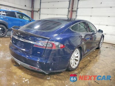 Trzecie zdjęcie samochodu z tyłu: 2013 TESLA MODEL S VIN:5YJSA1DN0DFP14803 - miniatura