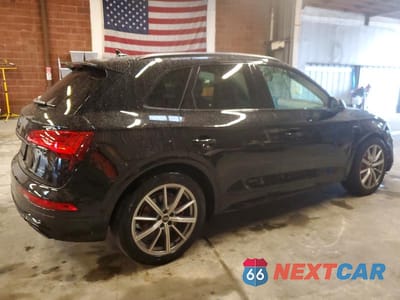 Trzecie zdjęcie samochodu z tyłu: 2025 AUDI Q5 E PRESTIGE 55 VIN:WA1F2AFY9S2003732 - miniatura