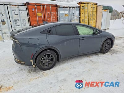 Trzecie zdjęcie samochodu z tyłu: 2024 TOYOTA PRIUS PRIME SE VIN:JTDACACU5R3013127 - miniatura