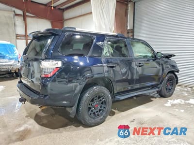 Trzecie zdjęcie samochodu z tyłu: 2024 TOYOTA 4RUNNER SR5/SR5 PREMIUM VIN:JTENU5JR9R6259273 - miniatura