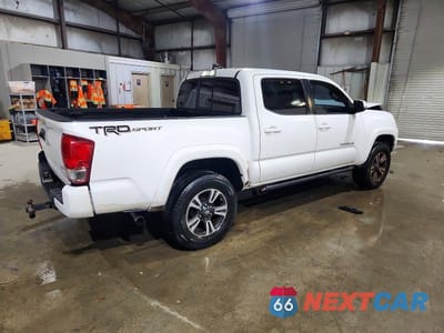 Trzecie zdjęcie samochodu z tyłu: 2016 TOYOTA TACOMA TRD SPORT VIN:3TMAZ5CN2GM004637 - miniatura