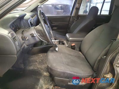 Zdjęcie 7 z 12 samochodu: 2004 JEEP GRAND CHEROKEE LAREDO VIN:1J4GW48S74C128101 - miniatura