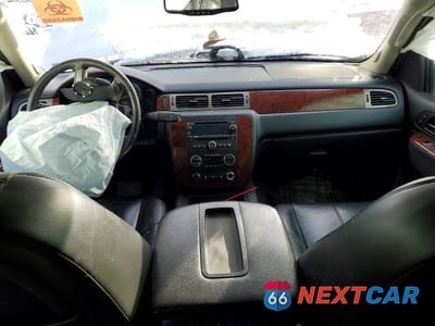 Zdjęcie 8 z 13 samochodu: 2014 CHEVROLET SUBURBAN K1500 LT VIN:1GNSKJE71ER136470 - miniatura