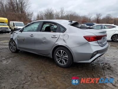 Drugie zdjęcie samochodu z przodu: 2023 KIA FORTE LXS VIN:3KPF24AD8PE540470 - miniatura
