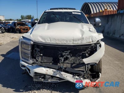 Piąte zdjęcie samochodu w środku: 2024 FORD F350 SUPER DUTY VIN:1FT8W3DT4REE06144 - miniatura