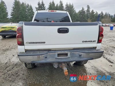 Zdjęcie 6 z 12 samochodu: 2005 CHEVROLET SILVERADO K2500 HEAVY DUTY VIN:1GCHK23U15F805470 - miniatura