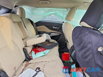 Zdjęcie 11 z 14 samochodu: 2017 JEEP CHEROKEE LATITUDE VIN:1C4PJLCS9HW603497 - miniatura