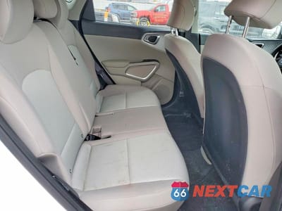 Zdjęcie 11 z 12 samochodu: 2021 KIA SOUL LX VIN:KNDJ23AUXM7755199 - miniatura