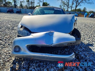 Piąte zdjęcie samochodu w środku: 2001 MAZDA MX-5 MIATA BASE VIN:JM1NB353010207509 - miniatura