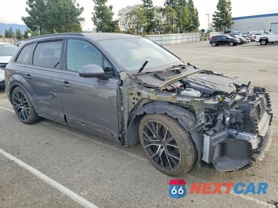 Czwarte zdjęcie samochodu z boku: 2023 AUDI Q7 PRESTIGE VIN:WA1VXBF70PD024815 - miniatura