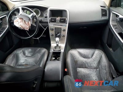 Zdjęcie 8 z 12 samochodu: 2013 VOLVO XC60 T6 VIN:YV4902DZ0D2441243 - miniatura