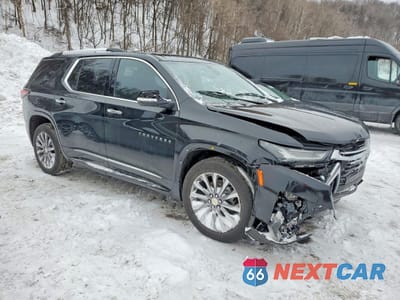 Czwarte zdjęcie samochodu z boku: 2022 CHEVROLET TRAVERSE PREMIER VIN:1GNEVKKW4NJ189619 - miniatura