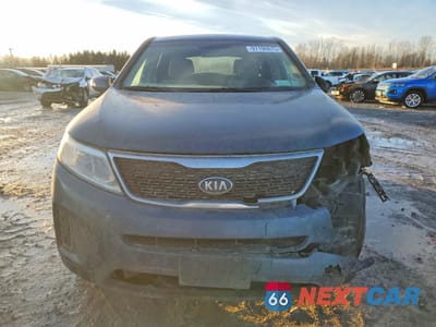 Piąte zdjęcie samochodu w środku: 2014 KIA SORENTO LX VIN:5XYKT3A62EG460492 - miniatura