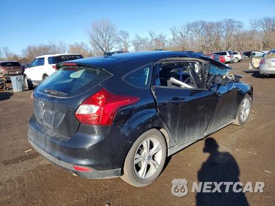 Trzecie zdjęcie samochodu z tyłu: 2014 FORD FOCUS SE VIN:1FADP3K21EL109723 - miniatura