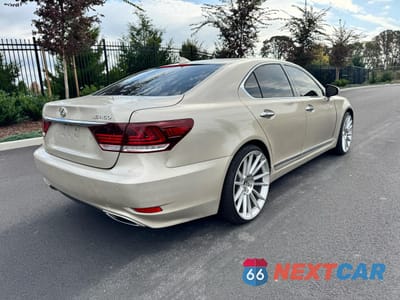 Czwarte zdjęcie samochodu z boku: 2017 LEXUS LS 460 VIN:JTHBL5EF2H5143975 - miniatura