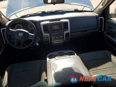Zdjęcie 8 z 13 samochodu: 2016 RAM 1500 VIN:1C6RR6GG6GS232210 - miniatura