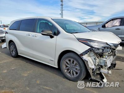 Czwarte zdjęcie samochodu z boku: 2021 TOYOTA SIENNA XLE VIN:5TDYRKEC4MS063001 - miniatura