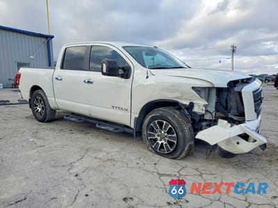 Czwarte zdjęcie samochodu z boku: 2021 NISSAN TITAN SV VIN:1N6AA1EF9MN510194 - miniatura
