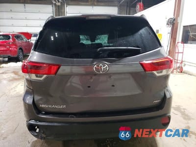Zdjęcie 6 z 13 samochodu: 2018 TOYOTA HIGHLANDER LE VIN:5TDBZRFH5JS870454 - miniatura