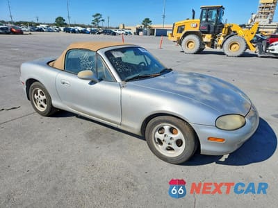 Czwarte zdjęcie samochodu z boku: 1999 MAZDA MX-5 MIATA VIN:JM1NB3530X0118676 - miniatura