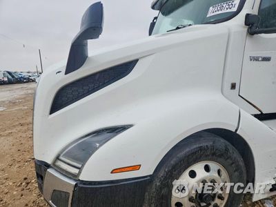 Zdjęcie 7 z 10 samochodu: 2022 VOLVO VNL SEMI TRUCK VIN:4V4NC9EH3NN311338 - miniatura
