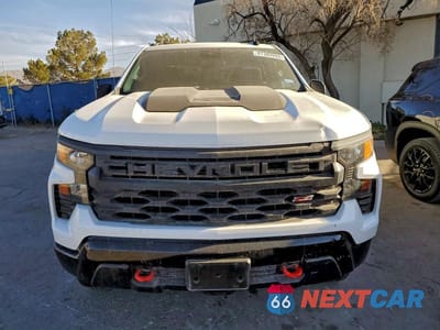 Piąte zdjęcie samochodu w środku: 2025 CHEVROLET SILVERADO K1500 TRAIL BOSS CUSTOM VIN:3GCUKCED4SG361576 - miniatura