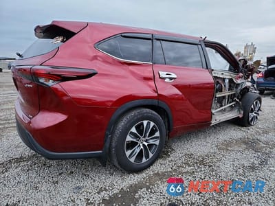 Trzecie zdjęcie samochodu z tyłu: 2025 TOYOTA HIGHLANDER HYBRID XLE VIN:5TDKBRCH7SS669729 - miniatura