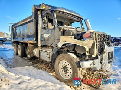 2022 VOLVO VHD DUMP TRUCK 4V5KC9EH0NN601762 - główne zdjęcie licytacji z USA - miniatura