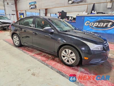 Czwarte zdjęcie samochodu z boku: 2012 CHEVROLET CRUZE LS VIN:1G1PC5SH1C7312953 - miniatura