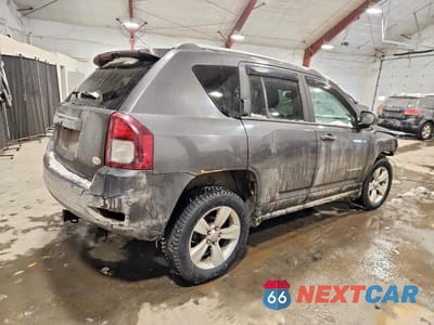 Trzecie zdjęcie samochodu z tyłu: 2015 JEEP COMPASS SPORT VIN:1C4NJDBBXFD396092 - miniatura