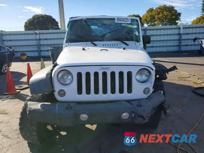 Piąte zdjęcie samochodu w środku: 2014 JEEP WRANGLER UNLIMITED SPORT VIN:1C4BJWDG7EL156610 - miniatura